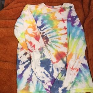 Long sleeve tie dye T-Shirt.